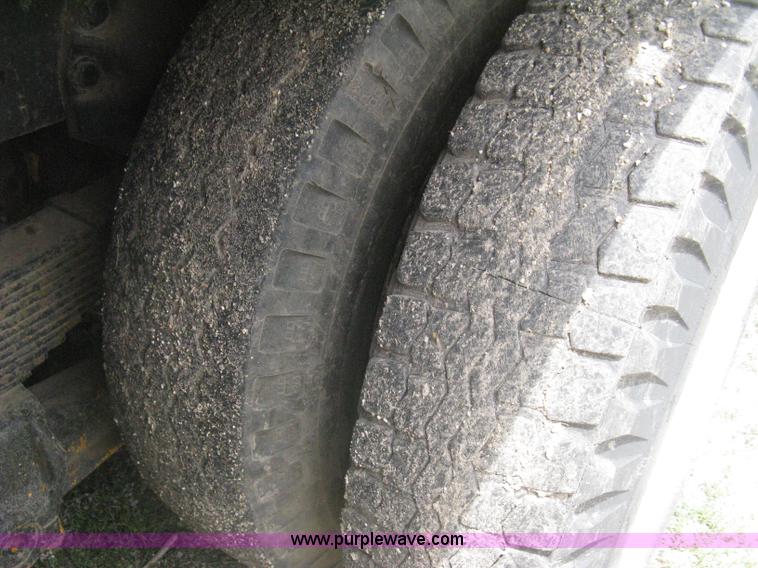 image for item H5422 1972 Ford 800 crane truck