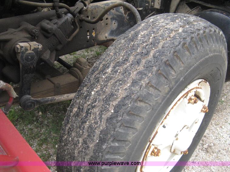 image for item H5422 1972 Ford 800 crane truck