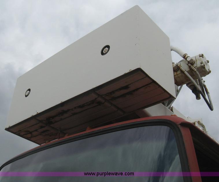 image for item H5422 1972 Ford 800 crane truck