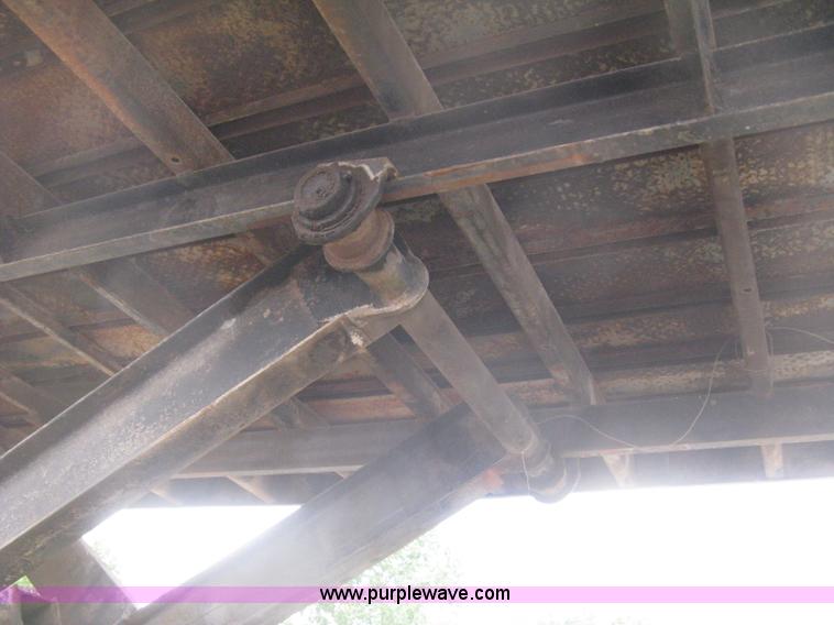 image for item H5423 1986 International 1654 scissor dump bed truck