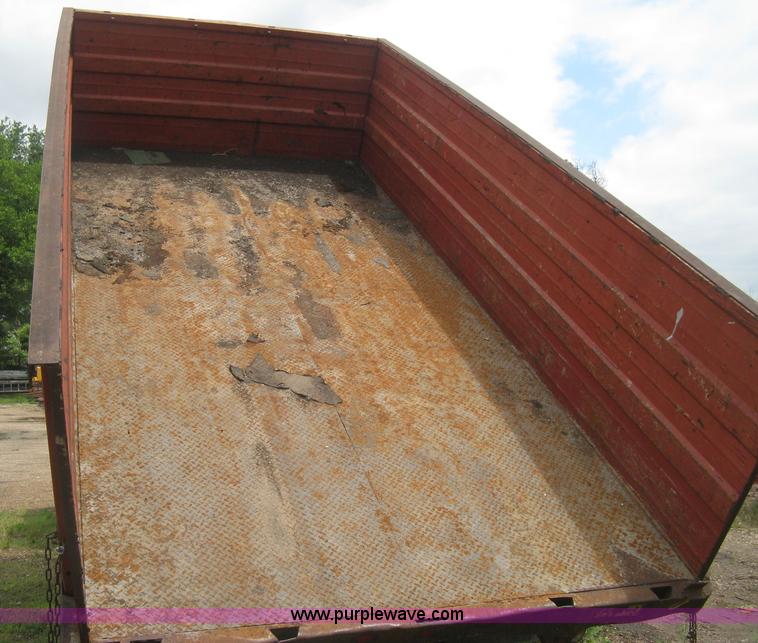 image for item H5423 1986 International 1654 scissor dump bed truck