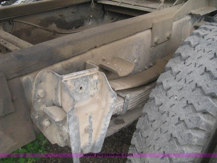 image for item H5423 1986 International 1654 scissor dump bed truck