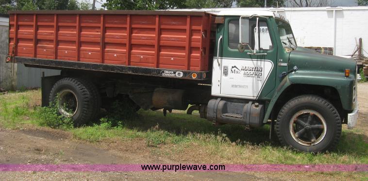 image for item H5423 1986 International 1654 scissor dump bed truck