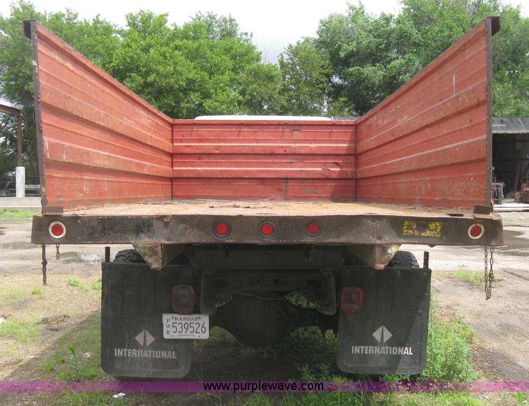 image for item H5423 1986 International 1654 scissor dump bed truck