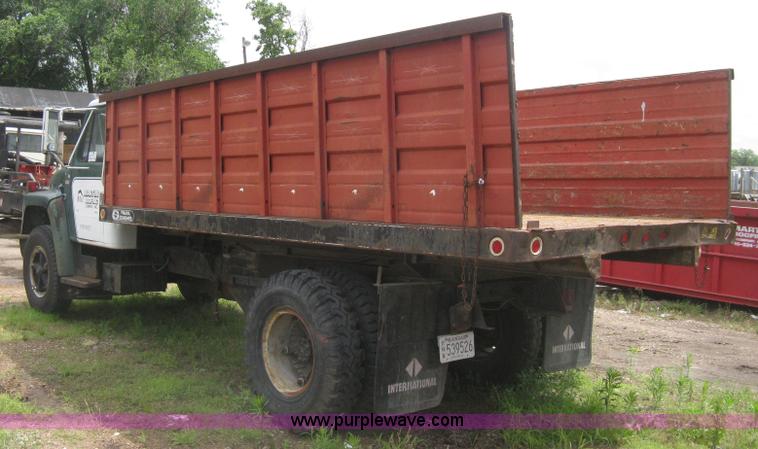 image for item H5423 1986 International 1654 scissor dump bed truck
