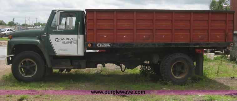 image for item H5423 1986 International 1654 scissor dump bed truck
