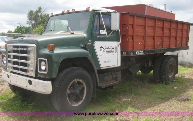 image for item H5423 1986 International 1654 scissor dump bed truck