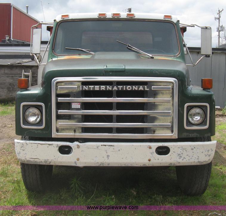 image for item H5423 1986 International 1654 scissor dump bed truck