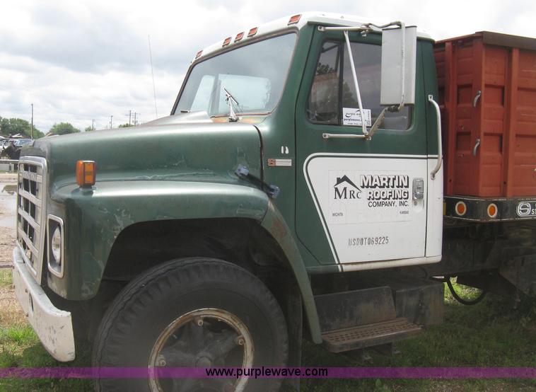 image for item H5423 1986 International 1654 scissor dump bed truck
