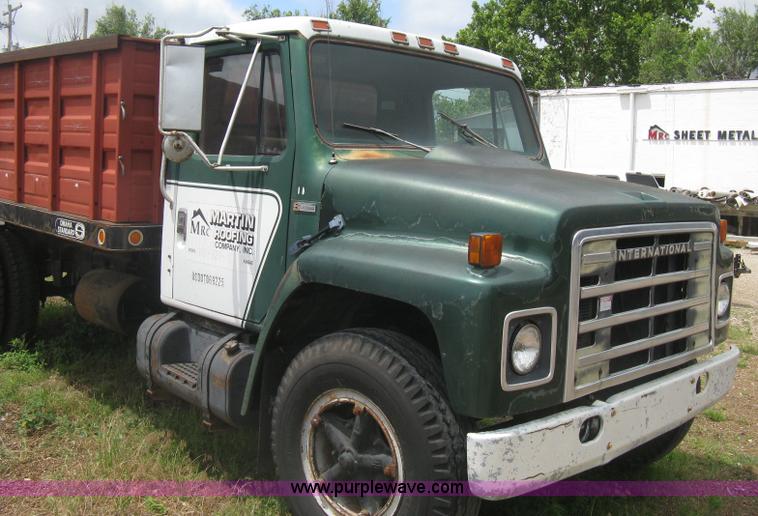 image for item H5423 1986 International 1654 scissor dump bed truck