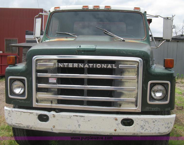 image for item H5423 1986 International 1654 scissor dump bed truck