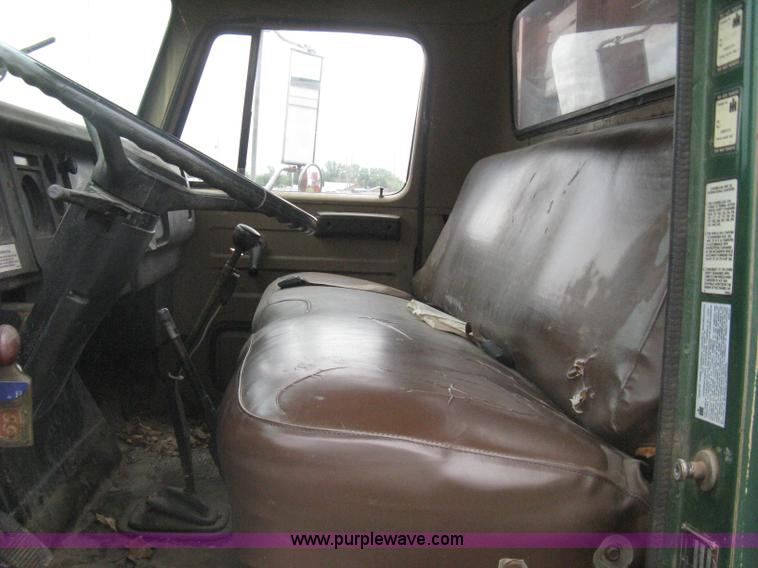 image for item H5423 1986 International 1654 scissor dump bed truck