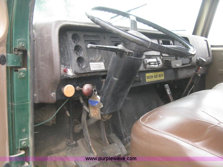 image for item H5423 1986 International 1654 scissor dump bed truck