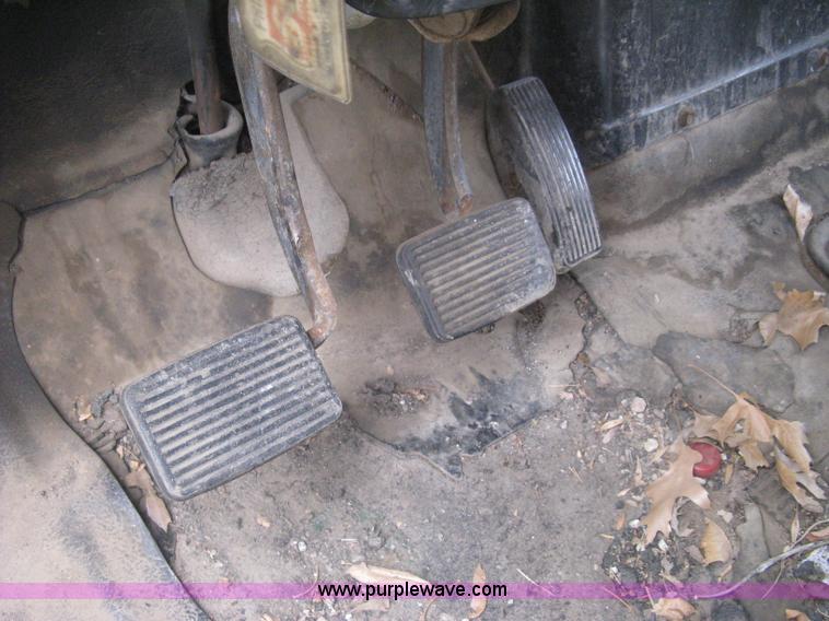 image for item H5423 1986 International 1654 scissor dump bed truck