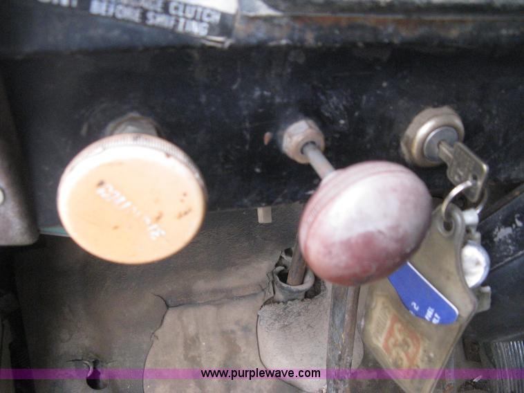 image for item H5423 1986 International 1654 scissor dump bed truck