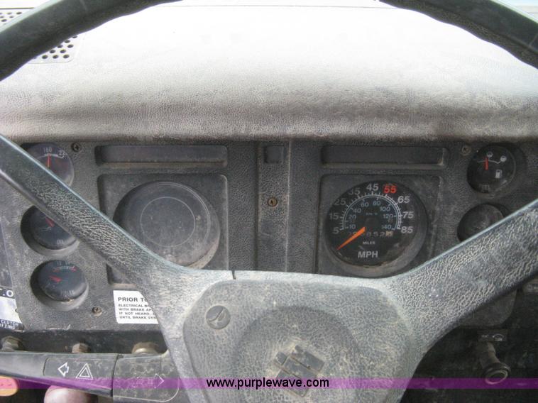 image for item H5423 1986 International 1654 scissor dump bed truck