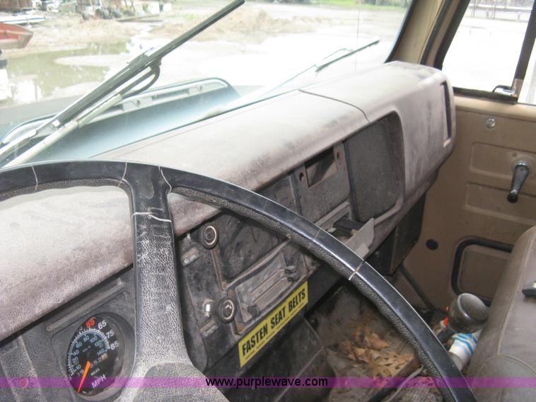 image for item H5423 1986 International 1654 scissor dump bed truck