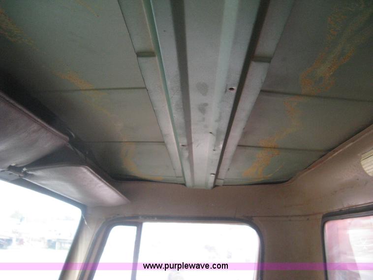 image for item H5423 1986 International 1654 scissor dump bed truck