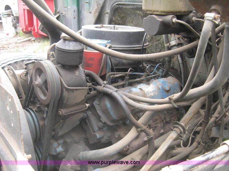 image for item H5423 1986 International 1654 scissor dump bed truck