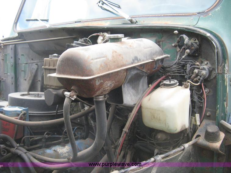 image for item H5423 1986 International 1654 scissor dump bed truck