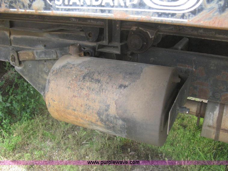 image for item H5423 1986 International 1654 scissor dump bed truck