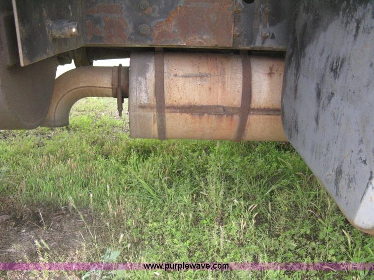image for item H5423 1986 International 1654 scissor dump bed truck