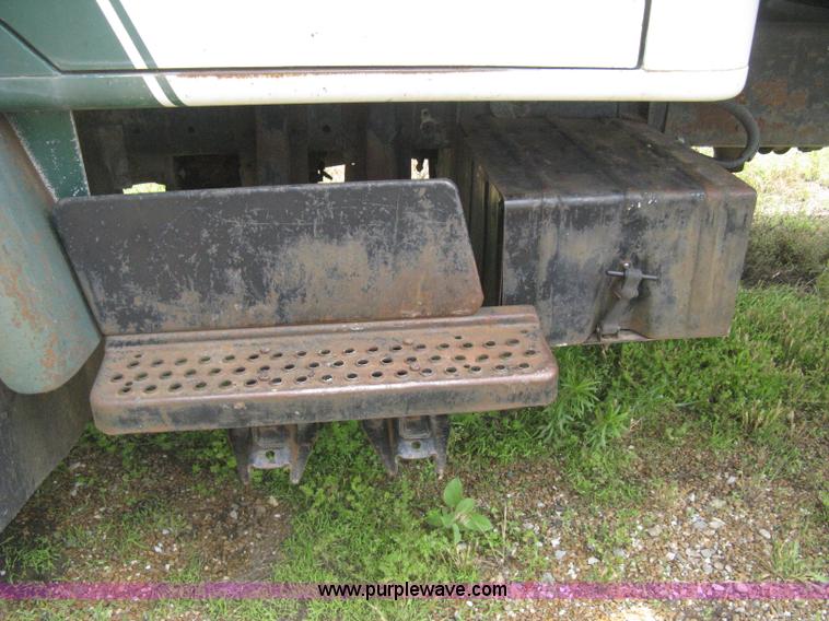 image for item H5423 1986 International 1654 scissor dump bed truck