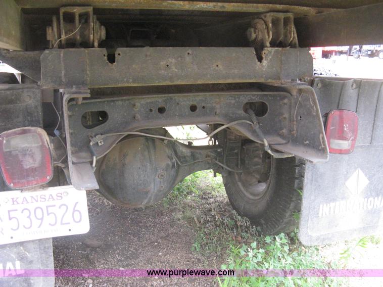 image for item H5423 1986 International 1654 scissor dump bed truck