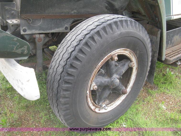 image for item H5423 1986 International 1654 scissor dump bed truck