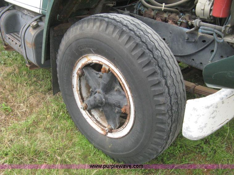 image for item H5423 1986 International 1654 scissor dump bed truck