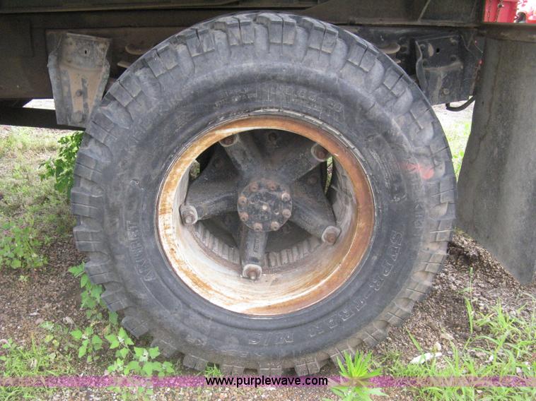 image for item H5423 1986 International 1654 scissor dump bed truck