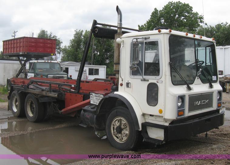 image for item H5424 1984 Mack MR686S roll-off truck