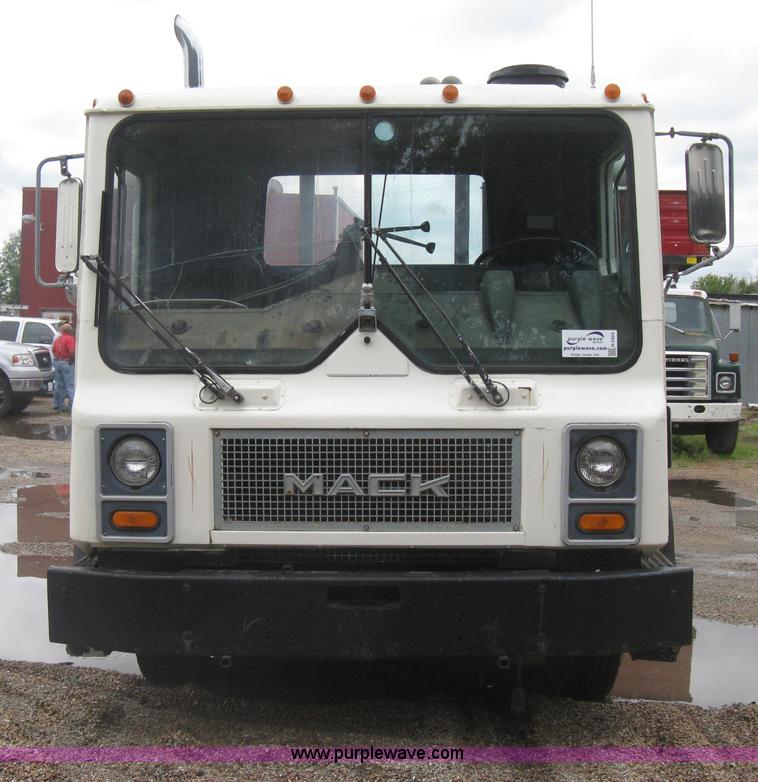 image for item H5424 1984 Mack MR686S roll-off truck
