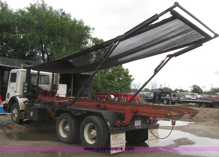 image for item H5424 1984 Mack MR686S roll-off truck