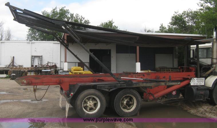 image for item H5424 1984 Mack MR686S roll-off truck