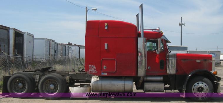 image for item H5425 1998 Peterbilt 379 semi truck