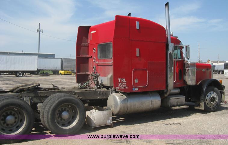 image for item H5425 1998 Peterbilt 379 semi truck