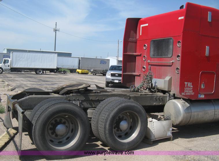 image for item H5425 1998 Peterbilt 379 semi truck