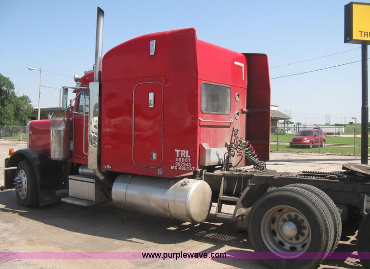 image for item H5425 1998 Peterbilt 379 semi truck