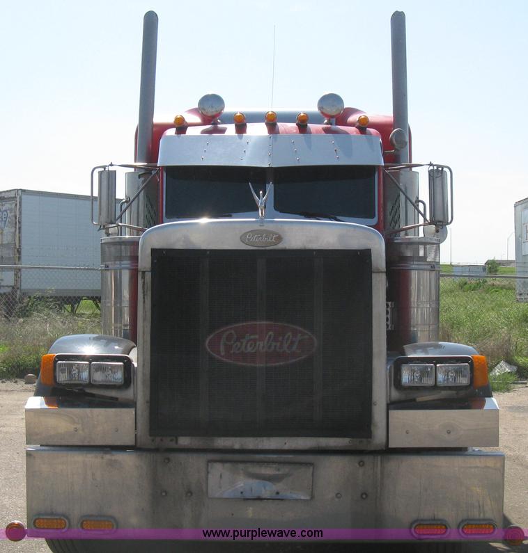 image for item H5425 1998 Peterbilt 379 semi truck