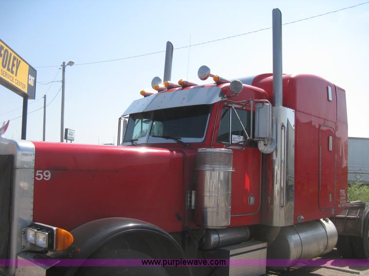 image for item H5425 1998 Peterbilt 379 semi truck