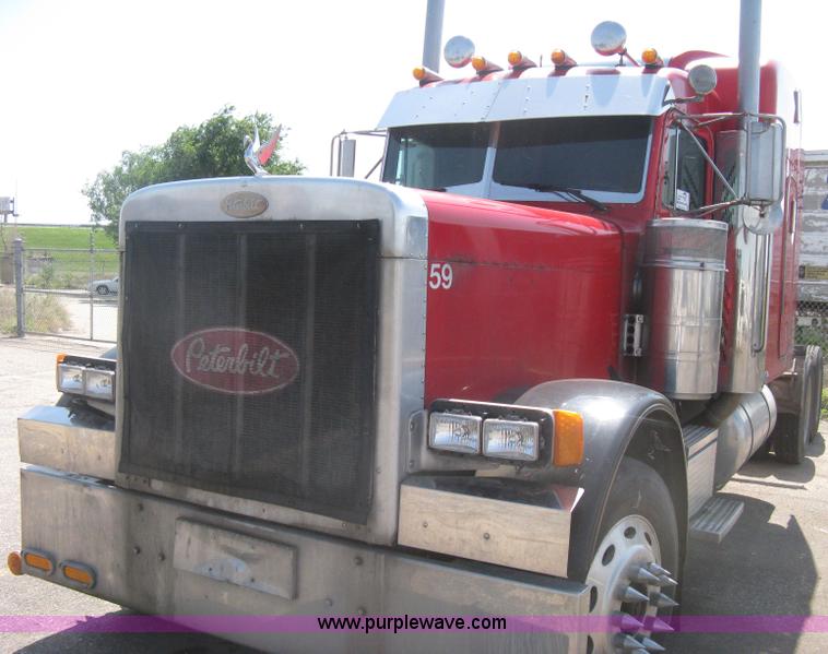 image for item H5425 1998 Peterbilt 379 semi truck