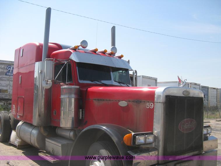 image for item H5425 1998 Peterbilt 379 semi truck