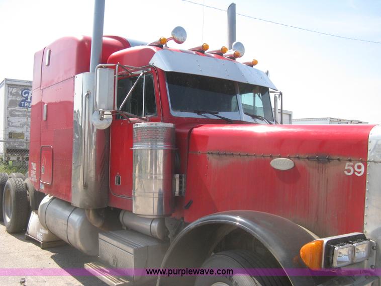 image for item H5425 1998 Peterbilt 379 semi truck