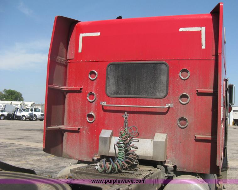 image for item H5425 1998 Peterbilt 379 semi truck