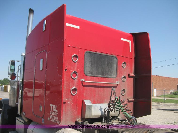 image for item H5425 1998 Peterbilt 379 semi truck