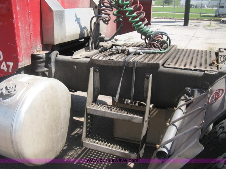 image for item H5425 1998 Peterbilt 379 semi truck