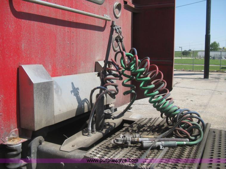 image for item H5425 1998 Peterbilt 379 semi truck