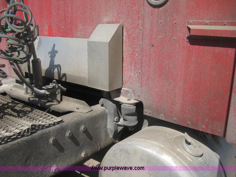 image for item H5425 1998 Peterbilt 379 semi truck