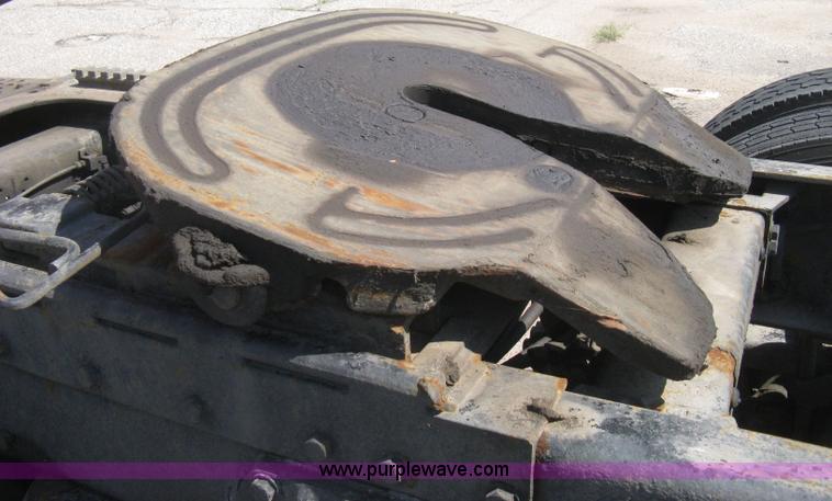 image for item H5425 1998 Peterbilt 379 semi truck